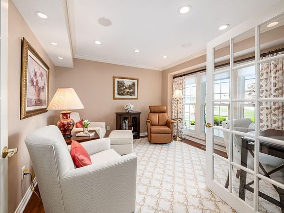 5th image of 147 Tinley Park Cir