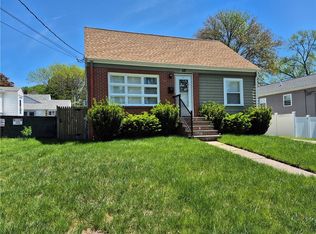 68 Boxwood Ave, Cranston, RI 02910