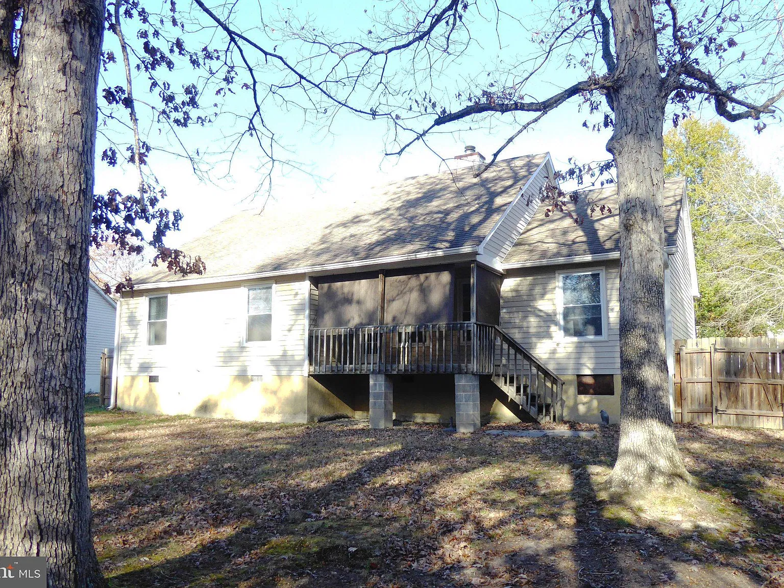 3 bed, 2.0 bath, 1206 sqft, $2,250 — Photo 2