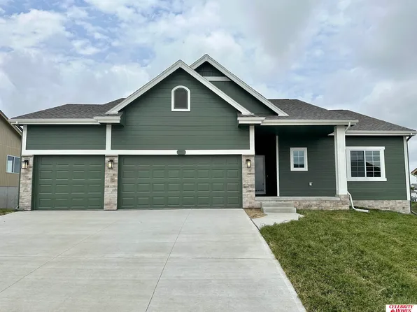 11855 S 105th Ave, Papillion, NE 68046