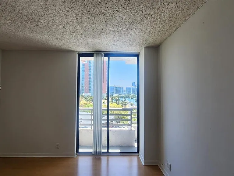 3300 NE 191st St #818 — Photo 3