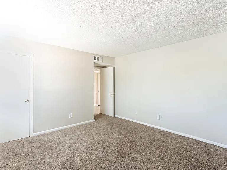 2728 N Buckner Blvd — Photo 20