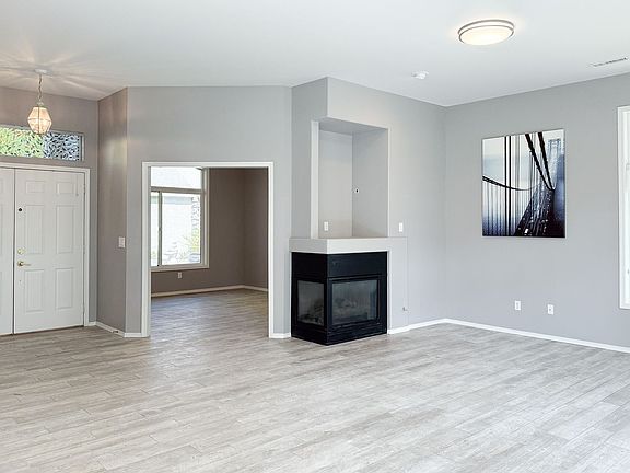 5th image of 2556 Prestwick Dr