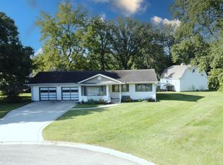 911 E Locust St, Watseka, IL 60970
