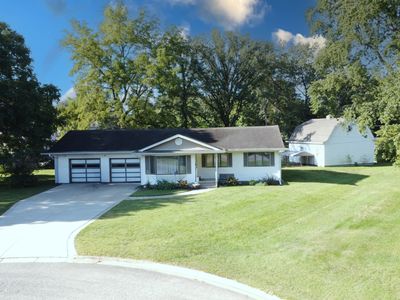 911 E Locust St, Watseka, IL, 60970