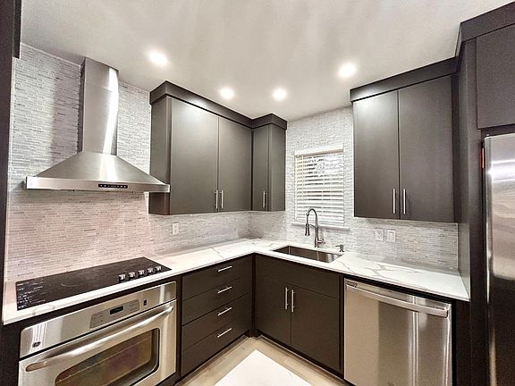 4th image of 2802 Stanford Dr