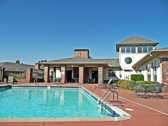 3rd image of 8547 Cedar Oaks Dr