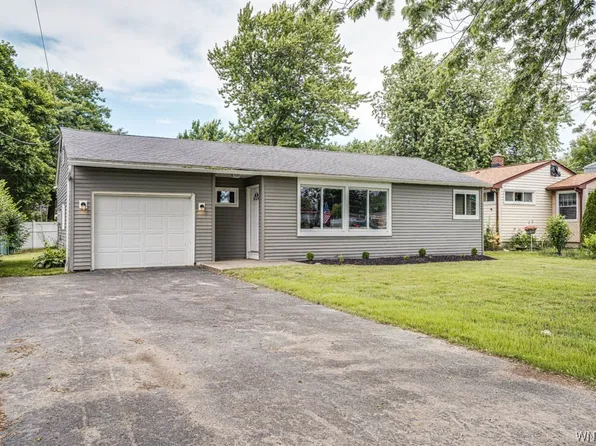 4684 Lake Shore Rd, Hamburg, NY 14075