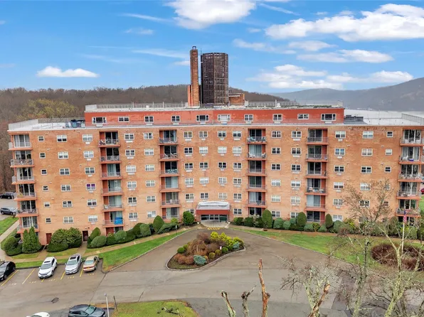 1 Lakeview Drive #4L, Peekskill, NY 10566