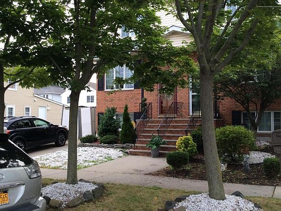 2nd image of 448 Manhattan St