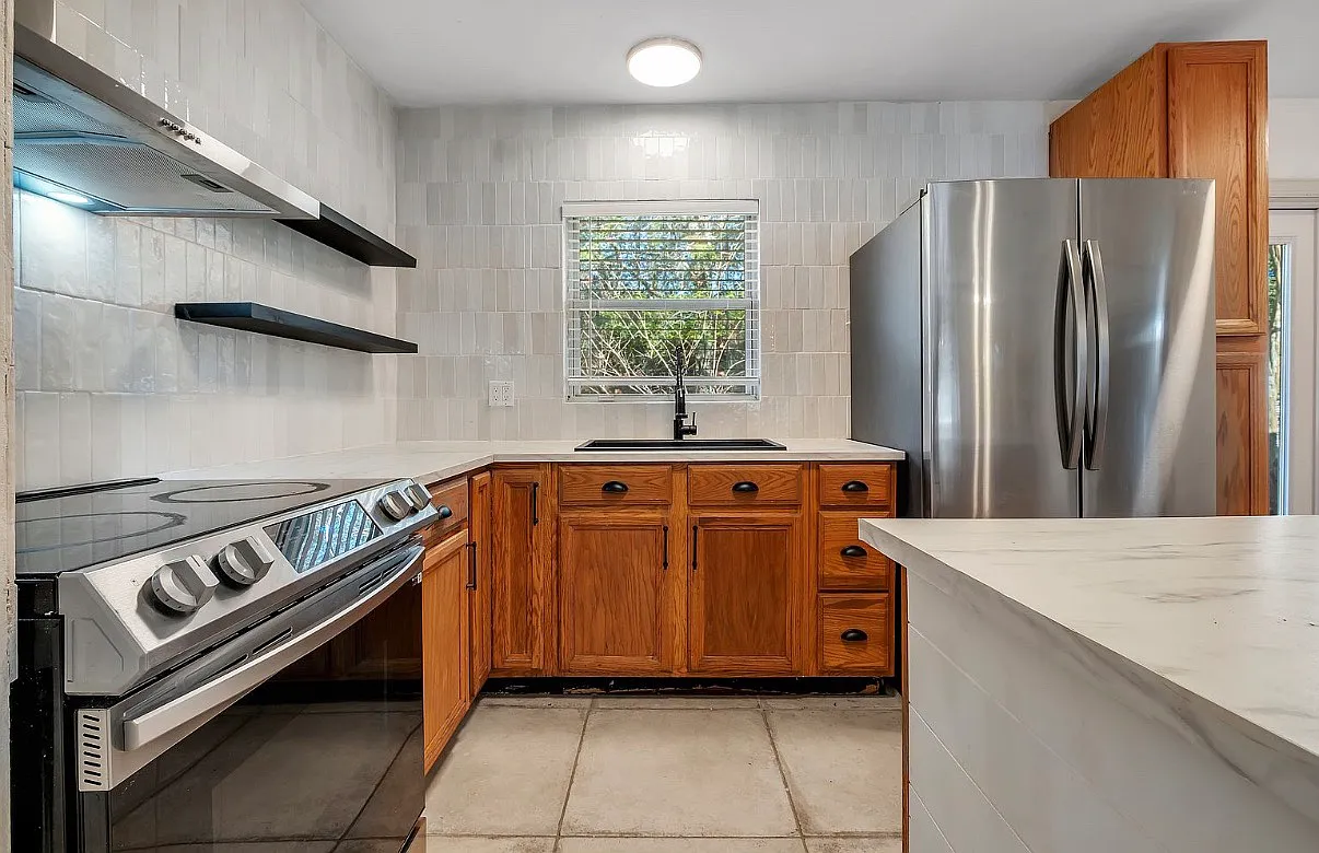 432 Margaret Ct — Photo 4
