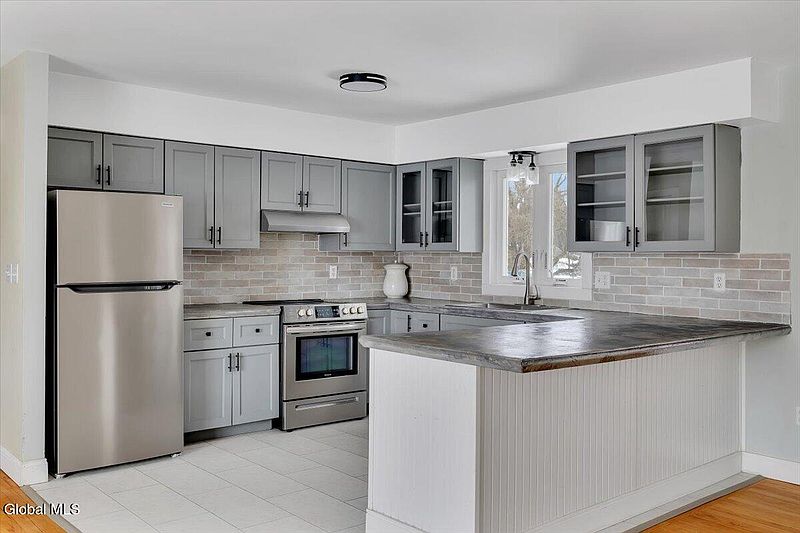 3rd image of 109 Orchard Drive