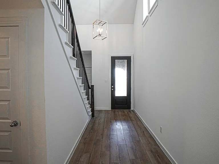 2420 Green River Rd — Photo 3