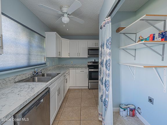 5th image of 3118 Manor Dr NE