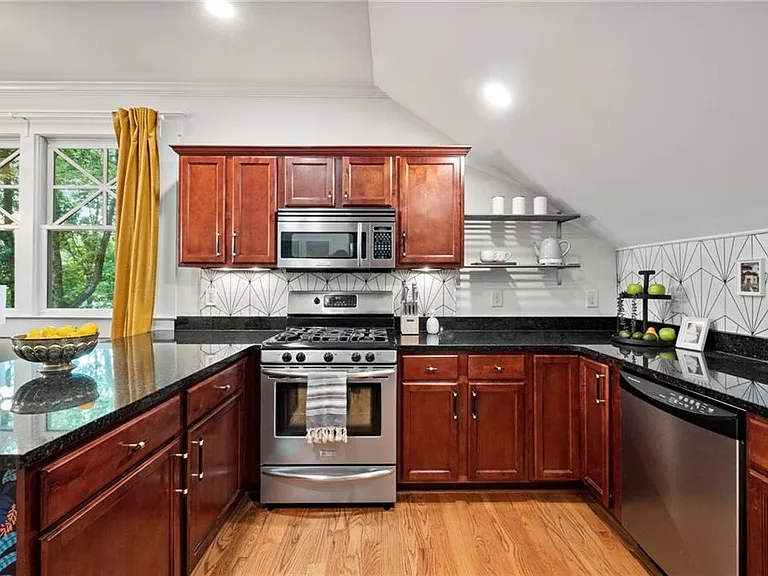 1065 Washita Ave NE #B — Photo 5