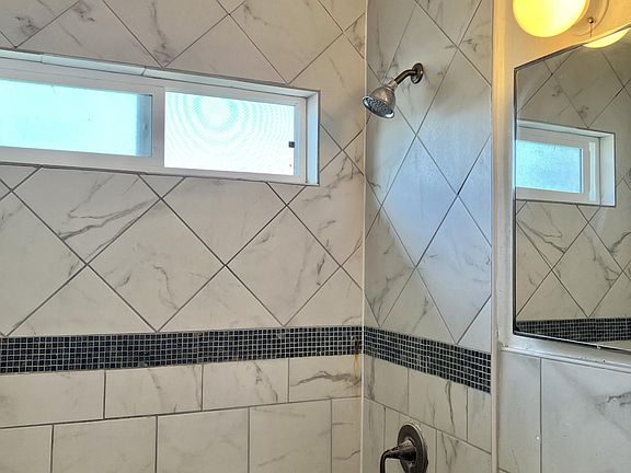 5th image of 1165 E 59th Pl #1165
