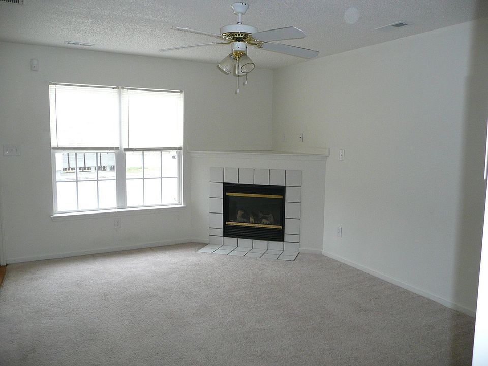 1st image of 109 Woodlake Ct