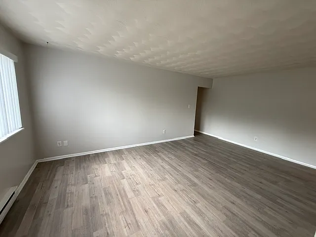 2 bed, 900 sqft, $1,100 — Photo 3