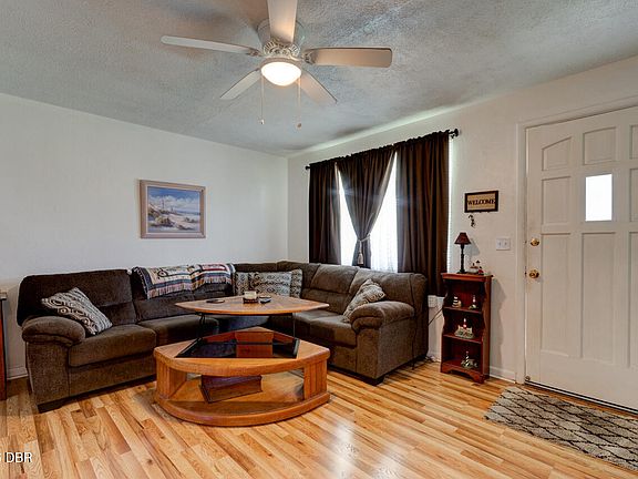 4th image of 142 Center St