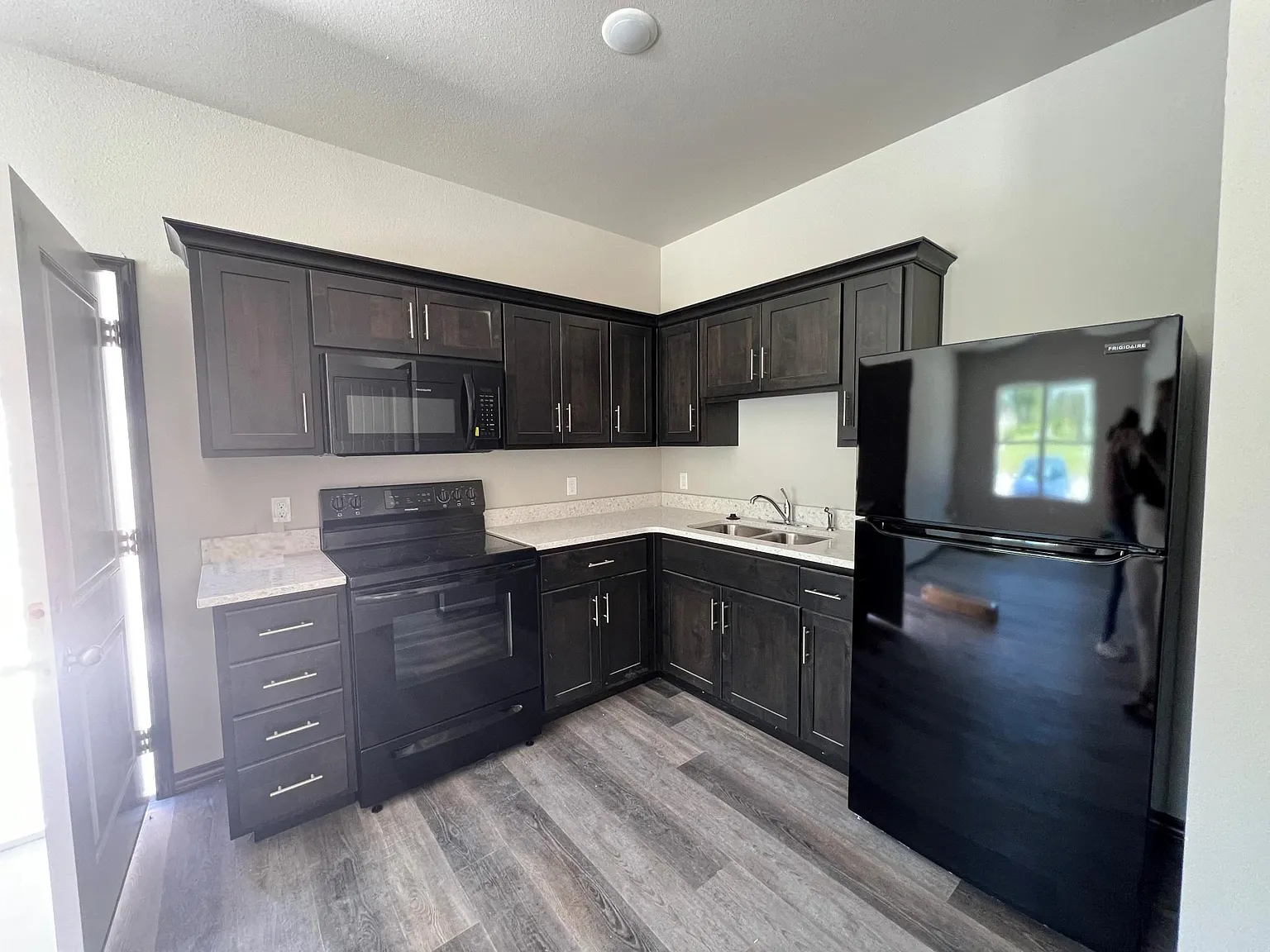 1 bed, 550 sqft, $945 — Photo 2
