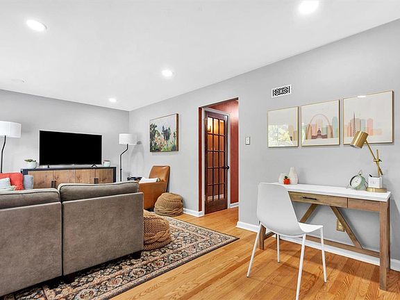 3rd image of 5632 Marquette Ave