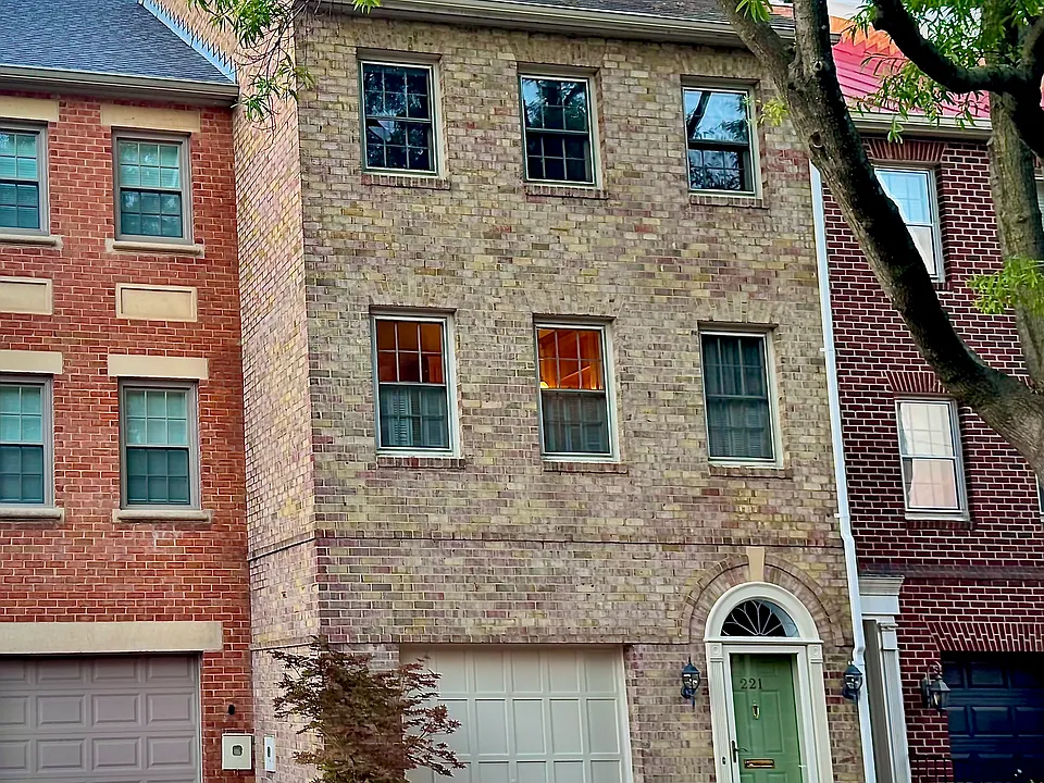 221 Princess St