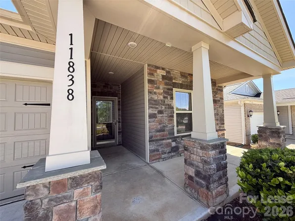 11838 Red Leaf Dr, Charlotte, NC 28215