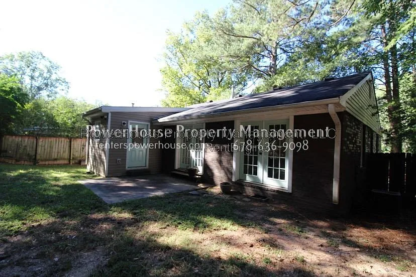 3 bed, 1.0 bath, 1254 sqft, $1,999 — Photo 2