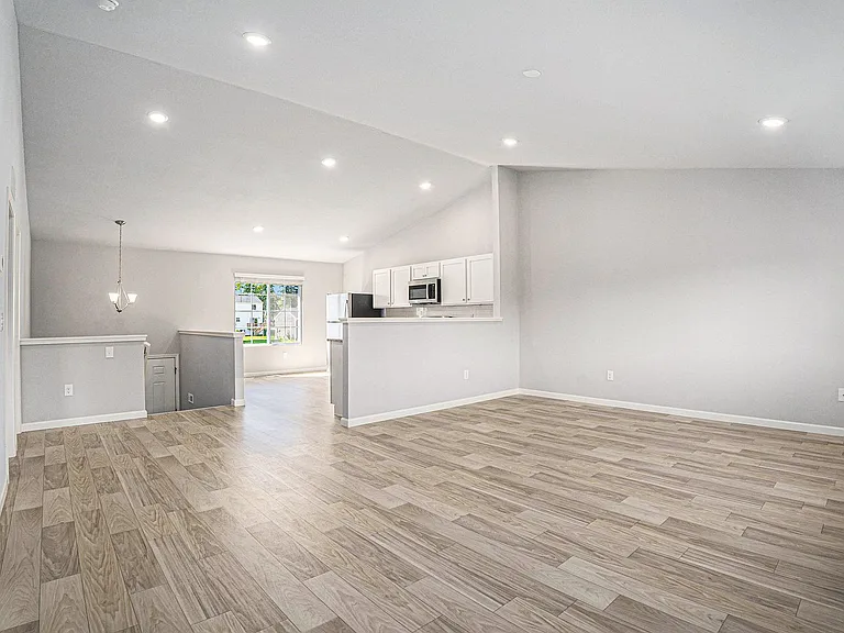 16507 Bedington Dr — Photo 2