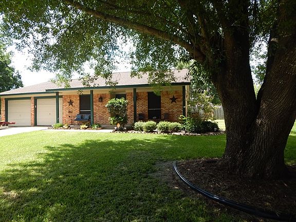 5th image of 316 Dogwood St