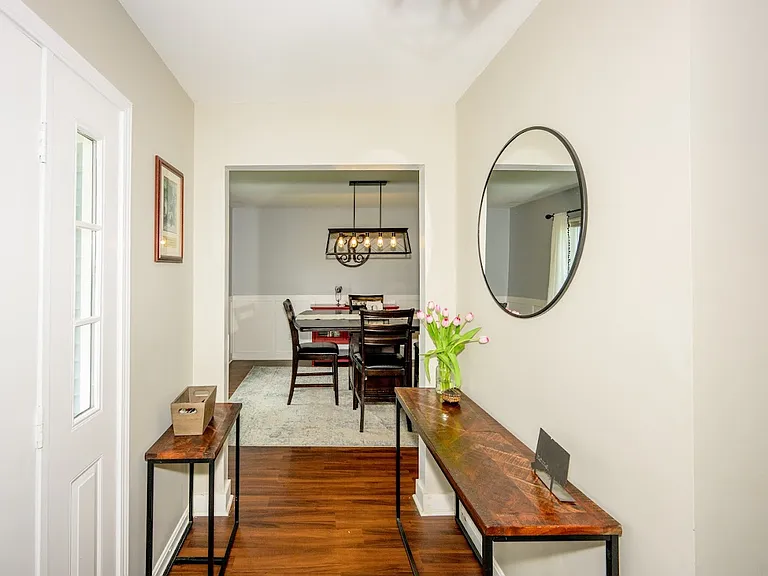 1802 Lakewood Dr — Photo 2