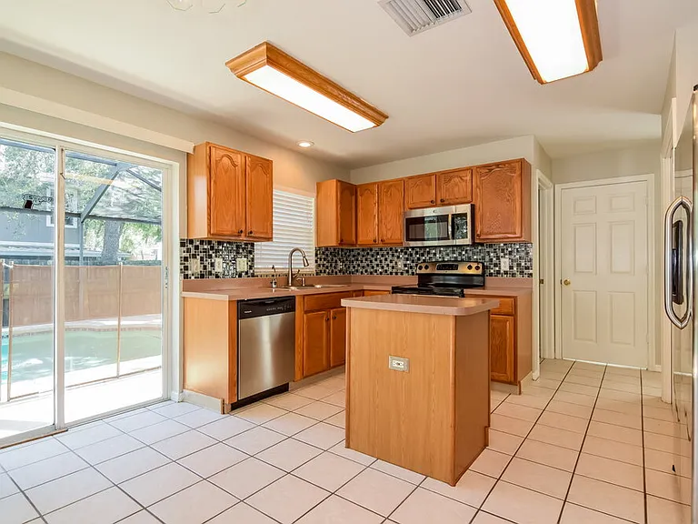 2321 Lyncrest Ct — Photo 6