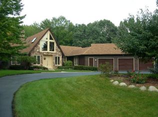 6712 Gleneagles Dr SE, Grand Rapids, MI 49546