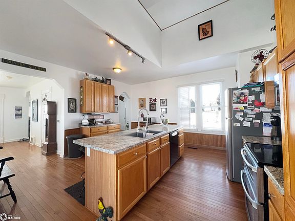 2nd image of 1424 Lemon Ave