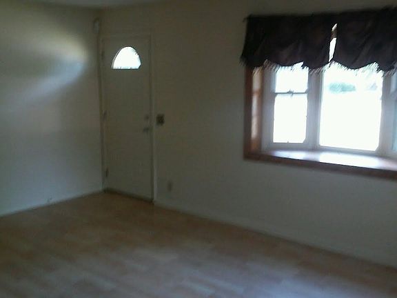 5th image of 524 East Dr