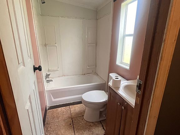 3rd image of 109 Lacey St
