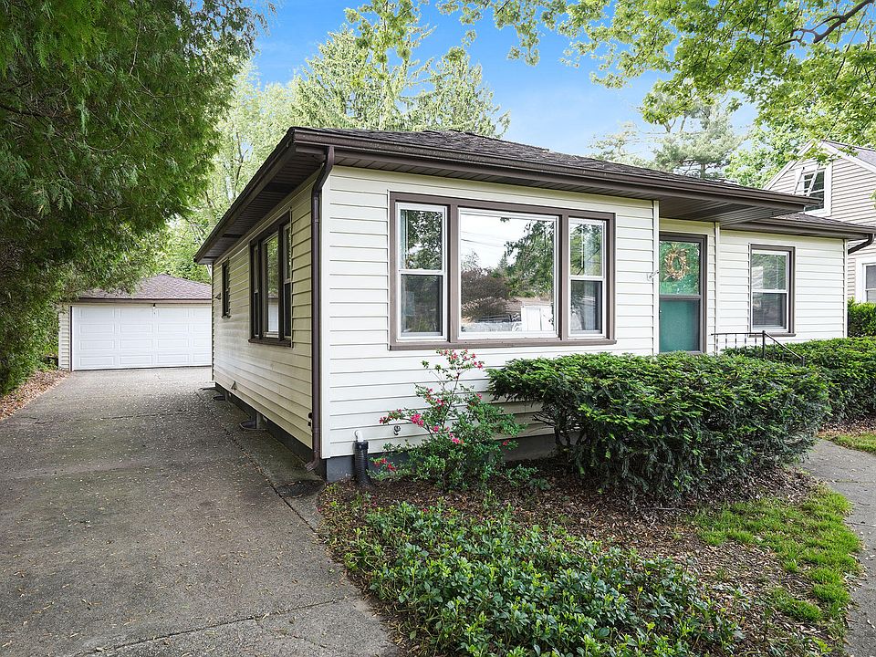 1st image of 2065 7th St NW