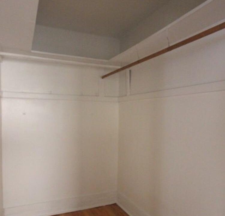 2nd image of 429 W Belden Ave #Fe201