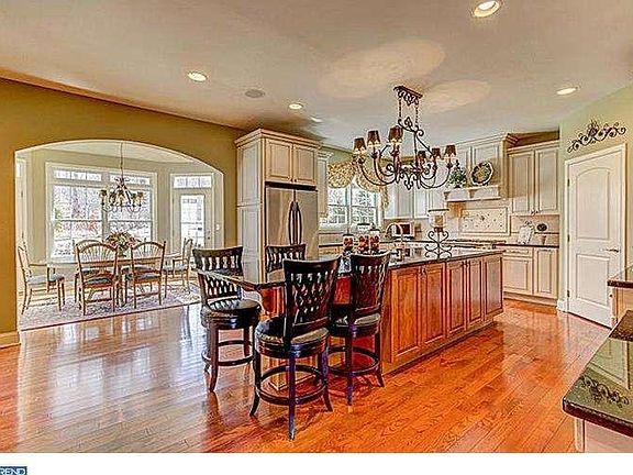 5th image of 519 Buttonwood Dr
