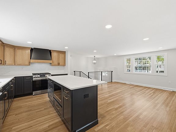 5th image of 44 Wildbrook Rd