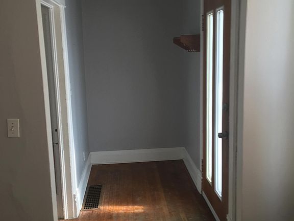 3rd image of 909 E 500 S