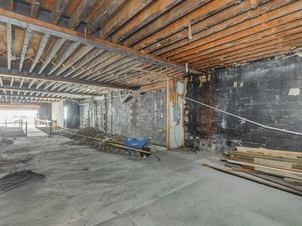 477 Avenue C image 3 of 5