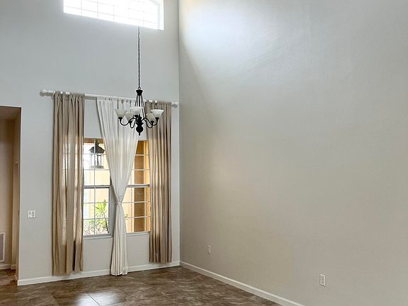 3rd image of 3283 Arden Cir