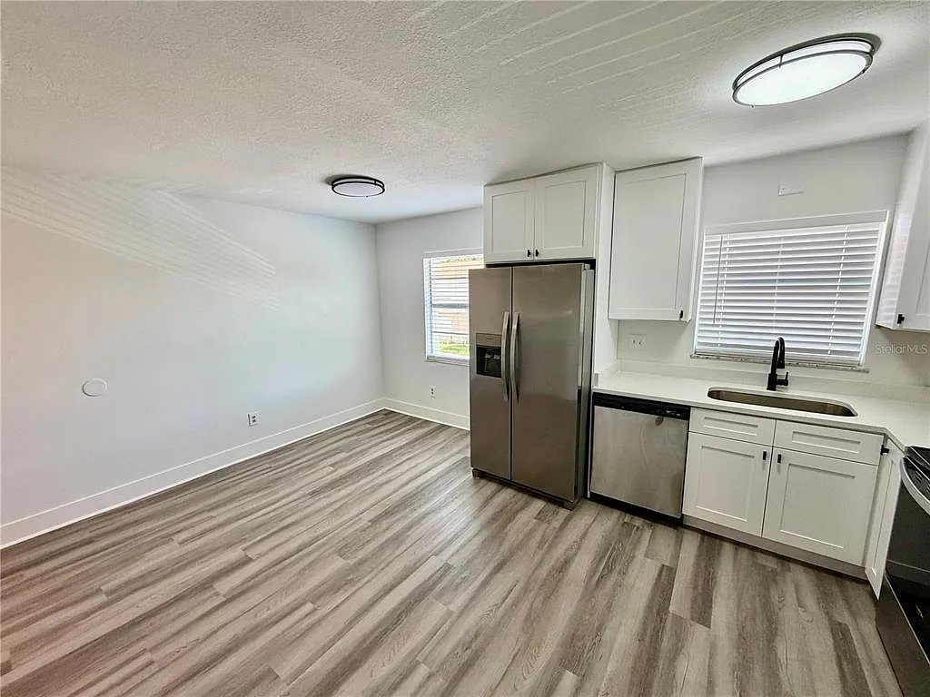 3 bed, 2.0 bath, 1226 sqft, $1,795 — Photo 2