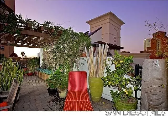 744 W Harbor Dr — Photo 6