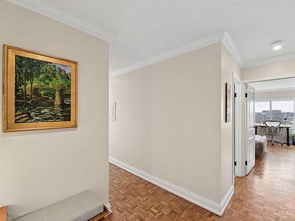 4th image of 2200 Victory Pkwy Unit 1903