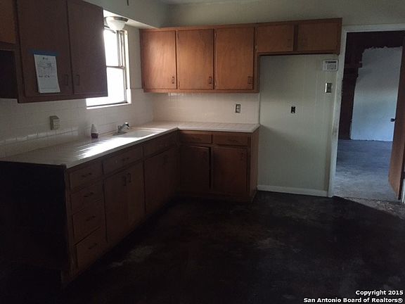4th image of 3730 Oak Trail Dr