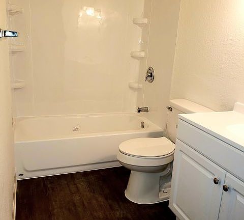 4th image of 1521 10th St W APT 9