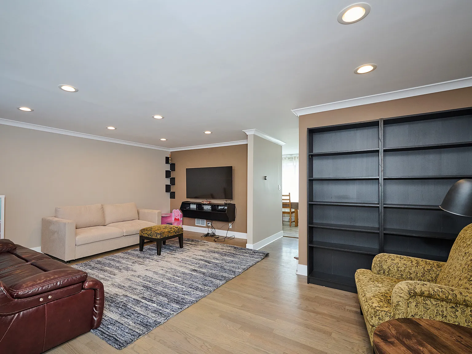 3 bed, 1.5 bath, 1179 sqft, $2,695 — Photo 3