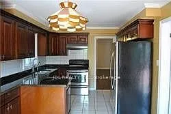 87 Strathmore Dr — Photo 3